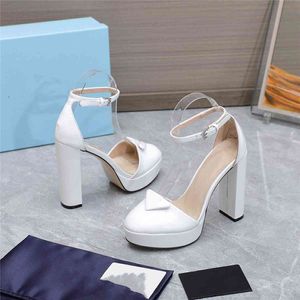 Top Design Dress Shoes Fashion 2023 Prradity Women Leather High Heel Letter Logo Party Wedding Holiday Holiday Casual Sapatos planos 03-11