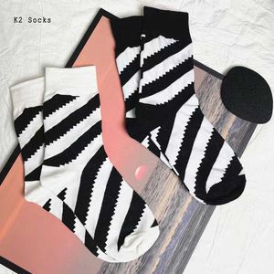 Calze da uomo New Printed Fashion Sawtooth Stocking Cotton Harajuku Ins Original Korea Funny Hip Hop Skateboard Simple Long Men Women Socks Z0227