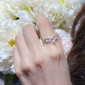 Cluster Rings Luxury White Gold Color V Designer Wedding Ring Diamond Women's Birthday Engagement Gift