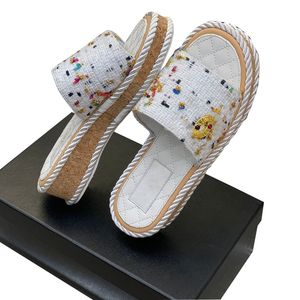 Люксрские женские каблуки на каблуках тапочки твиды блестящие сандалии из тюля с аппаратными металлическими ювелирными украшениями настоящие кожаные дизайнер