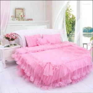 Zestawy pościeli czerwone różowe okrągły unikalny ślub 4PCS Zestaw Król Superking Rozmiar księżniczki Duvetcover Ruffle Schedsheet Cover Comberter Cover