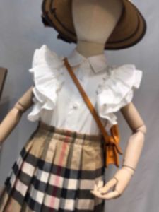 Set di abbigliamento Abito estivo alla moda Camicia stile college per ragazze con gonna scozzese