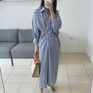 Casual Dresses Superaen Korean Chic Spring Autumn Lapel Contrast Stripes Pleated Design Löst långärmad skjorta klänning