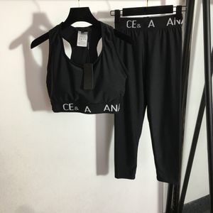 23SS Frauen Designer zweiteilige Hosen Sets mit Buchstaben Muster Mädchen Milan Runway Jersey Jogging Outwear Leibchen T-Shirt Crop Tops Weste und Hose Legging Yoga-Anzug