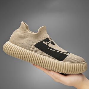 2023 män kvinnor löpskor svart grå khaki vita herrtränare utomhus sneakers storlek 39-44 Color24