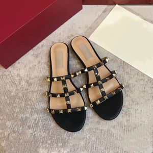 Guldtofflor för kvinnor Nitar Sandaler Platta Flip Flops Strandskor Äkta läder Sommarklassiker Märke Dam Peep Toe Slipper 35-44