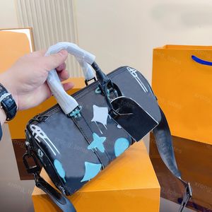 Mens Lüks Duffle Bag Yastığı Dot Crossbody Çantalar Tasarımcı Çanta Omuz Omuz Kadın Mini Seyahat Bowling Boston Çanta Erkekler Günlük Tote 2023