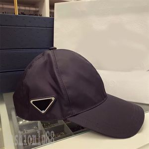 Designer Hut modische Mützen für Männer Schwarze Bule Feste Farbe mit Metall Emaille Dreieck Casquette Unisex Luxury Trendy Designer Baseball Hüte PJ033 B23