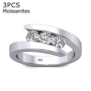 サイドストーン付きSzjinao Luxury 3 Stones Ring for Women Sterling Silver 925婚約指輪