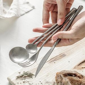 Servis uppsättningar Western Classic Designer Cutary Matte Wedding Breakfast Dinner Knife Set Kitchen Fork Spoon Dessert Talheres Tableware