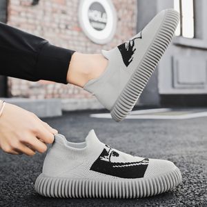 2023 män kvinnor löpskor svart grå khaki vita herrtränare utomhus sneakers storlek 39-44 color63