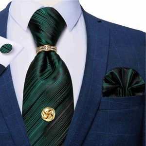 Corbatas para hombre Conjunto de corbata a rayas verdes Gemelos cuadrados de bolsillo Corbata con anillo Tack con cadena Regalo para hombres Boda Corbata de seda de 8 cm DiBanGu J230227