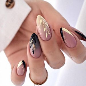 Falska naglar Long Almond Fake Gradient Black Designs återanvändbara franska nagelips Tryck på rund naken rosa konstgjorda konst