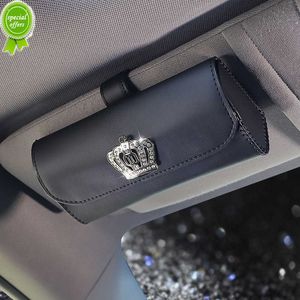 Ny Creative Leather Crown Car Glasses Holder Universal Sunglasses Case Storage Box Bag Sunshade Organizer Auto Interiör Tillbehör