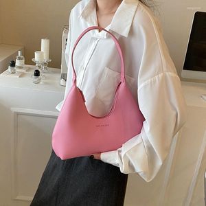イブニングバッグ2023ソリッドレザーファッションデザイナーのトレンドハンドバッグと財布の肩の女性のための脇の下バッグ