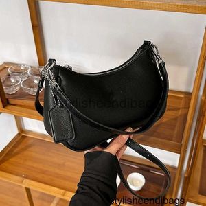 Eleganteendibags Day Packs Barnd 23SS Day Packs New Dumpling Bolsas Femininas Moon Teeth Bun Simples Solid Letter Bun Underarm Single Shoulder Crossbody