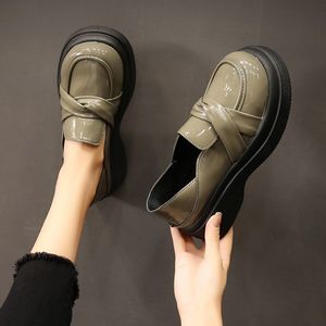 Casual Woman Shoe Slip-On Female Footwear Cogs Platform Round Toe Loafers med päls mjuka grunt munnen oxfords slip på klänningen