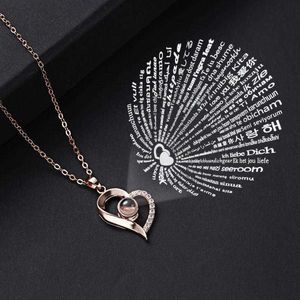 Pendant Necklaces I Love You In 100 Languages Necklace Round Heart Pendant Romantic Memory Projection Necklaces Ladies Girlfriend Wedding Gift J230601