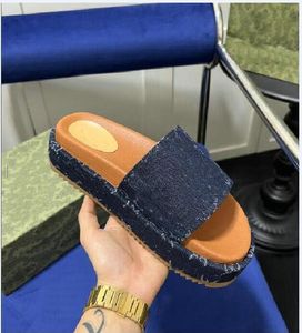 Дизайнерские скользкие скольжения по сандалию летние сандалии Sandles Shoes Women Classic Brand Brand Slides Служевая женщина за пределами тапочек Sliders Beach UT5-P998