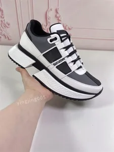 Topp nya klassiska designer casual skor för män platt sneakers låg panda vit svart grå dimma chunky glod2023