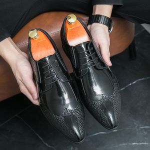 Novos sapatos Derby marrons para homens bico fino com cadarço preto dourado sapatos formais masculinos feitos à mão tamanho comercial 38-46