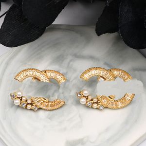 Högkvalitativ lyxdesigner 18K Gold Plated Letters Stud Earring för berömda kvinnor Zircon Fashion Studs Earring Wedding Jewerlry