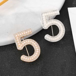 Fashionabla Crystal Pins Luxurious Rhinestone Storlek 5 Tätt montering Korsett Kvinnors bröllopspresent Digitala smycken Tillbehör Lämpliga för vänner G230529