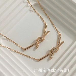 Designer's Brand Knot Necklace Fashionable and Trendry Personlig S925 Silver Diamond Collar Chain med GU Jiling samma stil