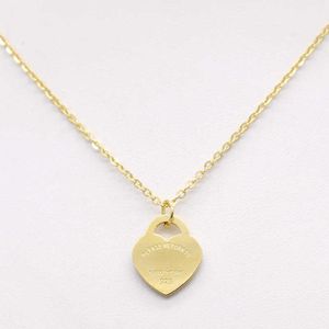 Designer Brand Gold Heart Necklace TIFFAYS Neckkedja Korta kvinnliga smycken 18K Titanium Steel Single Peach