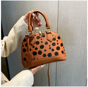 Retail Polka Dot Handbag Women's New Trendy Shell Bag Outdoor Shopping High Quality Crossbody Väskor