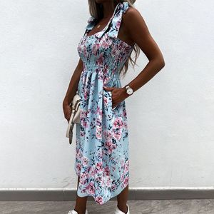 Mini vestido feminino com padrão floral smock para verão AST6188712