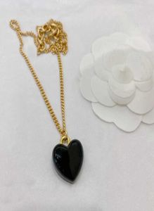 Nueva joyería de moda de marca 2021 para mujer, cadena de oro Vintage, colgantes de corazón de resina negra, joyería de moda fina de fiesta de alta calidad de lujo 1272275