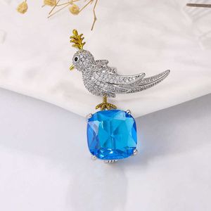 Pins Brooches WEIMANJINGDIAN New Arrival of High Quality Cubic Zirconia Bird Ice Cube Jewelry Chest G230529