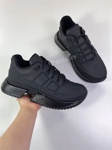 Topp klassisk designer casual skor för herrplatta sneakers låg panda vit svart grå dimma chunky glod2023