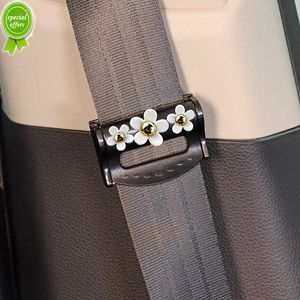 Novo 1 pçs bonito margaridas flor ajustável clipe de cinto de segurança do carro veículo universal cintos de segurança titular rolha fivela avaliações de carro