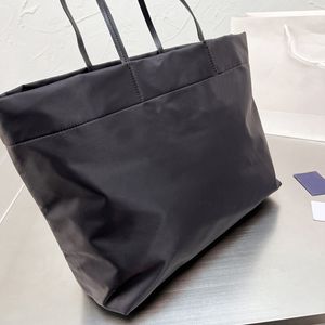 Bolsa Tote Bag de grife para mulheres Bolsa de luxo de nylon de alta capacidade Bolsa de compras casual feminina