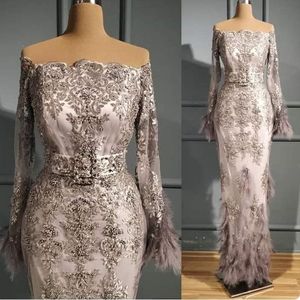 Vestidos de noite de renda com penas elegantes, frisados até o chão, mangas compridas fora do ombro, vestidos de festa formais vintage para mulheres, roupas de luxo para ocasiões especiais