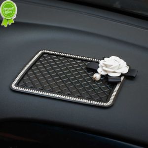 Yeni kristal araba kayma anti-kayma mat çiçek pırlanta telefon güneş gözlüğü tutucu yapışkan ped araba iç dekor aksesuarları