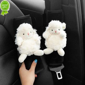 Yeni 2pc yüksek kaliteli 3D bebek araba emniyet kemeri kapak karikatür kuzu koyun omuz pedleri yastık peluş araba aksesuarları için otomatik emniyet kemeri