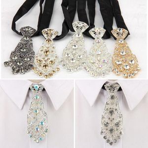 Fliegen Mode Persönlichkeit Kristall Krawatten Luxus Metall Intarsien Diamant Trendy Hochzeit Zeremonie Kurze Krawatte Männer Zubehör