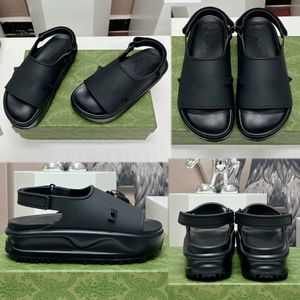 Herrkvinnor Flatform Sandal 7477 Black Rubber Rubber Sole Gummi Platform Sandaler Sole Slutför designen 23VS Summer Populära bekväma sandaler Large 35 46