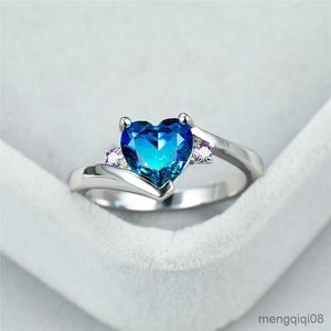 Band Rings Luxury Female Crystal Blue Ring Classic Silver Color Thin Wedding For Women Charm Zircon Love Heart Engagement