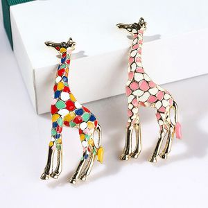 Kvinnor guldfärg giraff broscher söta färgglada djur brosch stift mode smycken gåva utsökta broschyrer för barn
