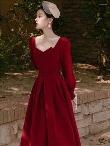 Casual Kleider Vintage Französisch Elegantes Rotes Kleid Stern Gleicher Stil Sexy Quadrat Kragen Robe Femme Design Temperament Puff Sleeve Senden gürtel