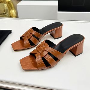 Kvinnors designer tofflor Cassandra Wedge espadrilles sandaler med svart logotyp i läder höga klackar spänne bröllopsklänning lady skor med lådor 35-43