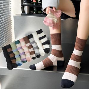 Kadınlar SOCKS KADIN KIRMIZI KIRMIZI KIRMIZI KIRMIZI KISA KİŞİSELLİK Yağ bağırsakları Tüp Nefes Alabası Pamuk Çorapları