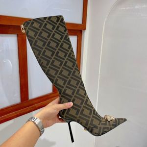 Wspólne damskie buty luksusowe projektanci wysokiej klasy spersonalizowana moda klasyczny pokaz pieszy Martin Boots Bankiet Buty Buty Rozmiar 35-42