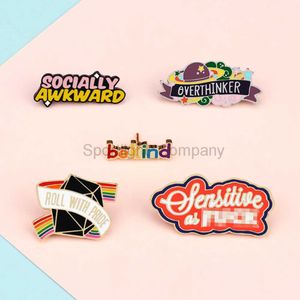 Socially Awkward Emaille-Anstecknadeln „Be Kind Over Thinker Roll With Pride“-Broschen, lustige Zitat-Abzeichen, Anstecknadel, Schmuck, Geschenk für Freunde