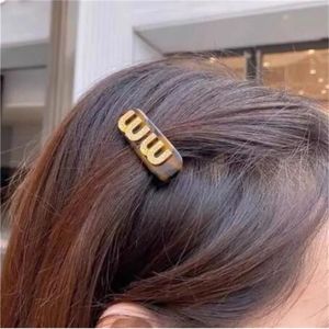 Accessori per capelli per ragazze Fermagli per capelli firmati Forcine per capelli da ragazza per bambini Barrette retrò Ladies Simple Strass Letter Fashion Metal Square Hairclip