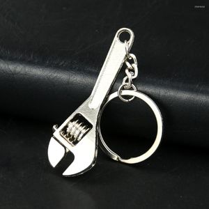 Nyckelringar Mini Simuleringsverktyg Justerbar Mobil Aktivitet Skiftnyckel Metal Keychain Rolig Pendant Bag Wallet Dingle Car Keyring Smyckespresent